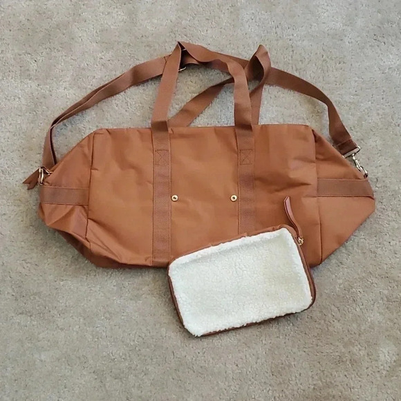 DSW Weekender Bag with Removable Pouch Shoulder Strap Tawny Zippered NWOT - Picture 5 of 8